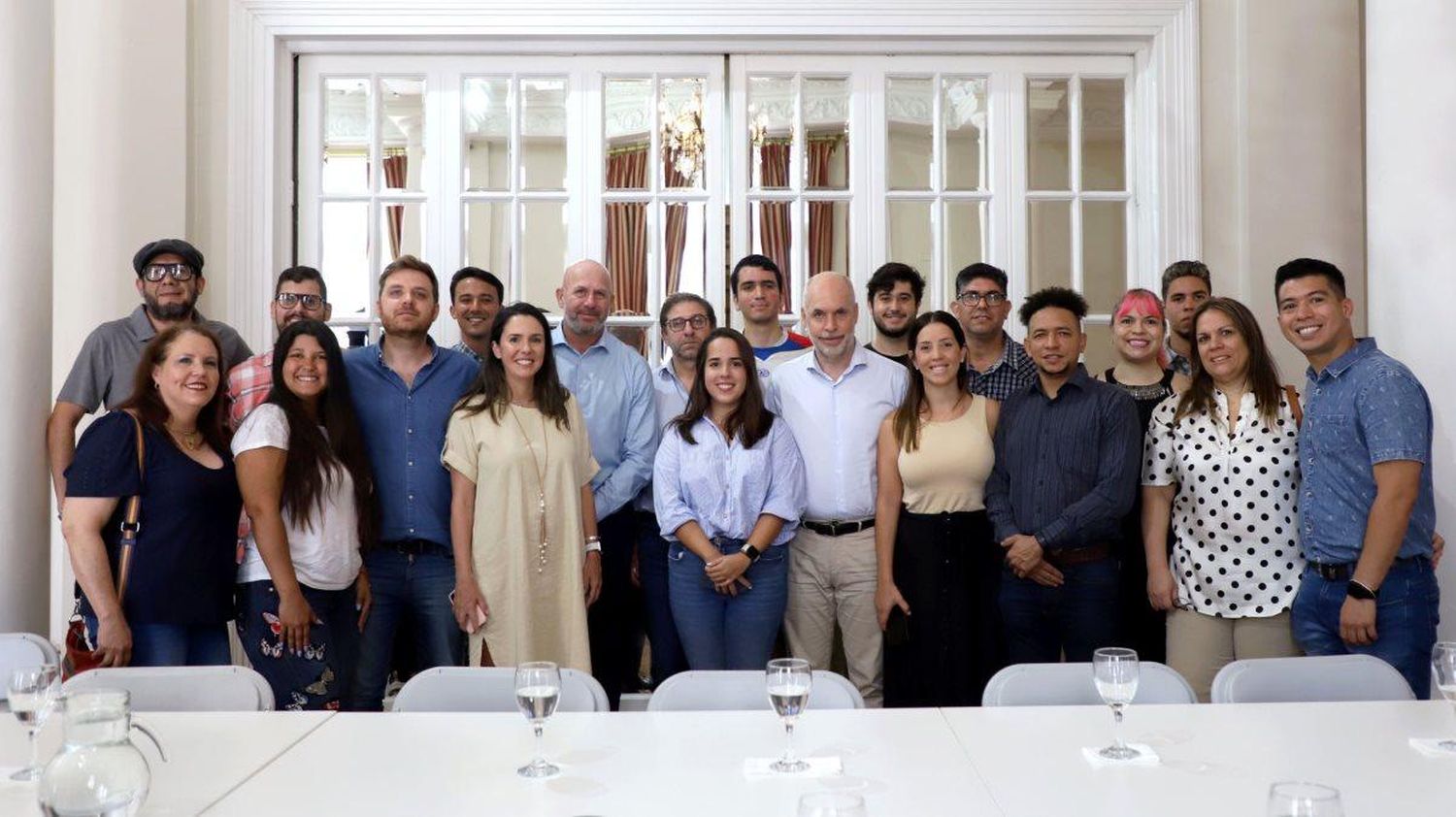 Alcalde de Buenos Aires atendió a migrantes venezolanos que RECHAZAN VISITA DE MADURO