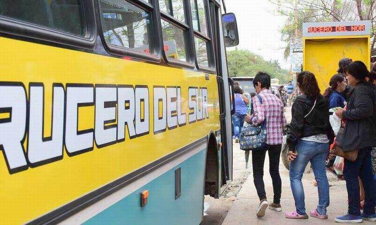 Otro golpe al bolsillo: viajar en colectivo urbano ahora 
cuesta $690 y no habrá más boleto escolar gratuito