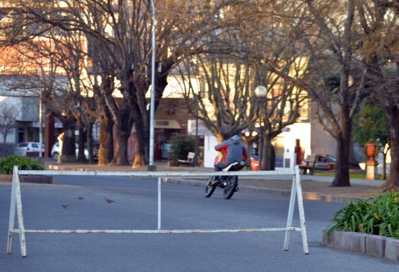 Desafío a las autoridades, evasión del control y secuestro de motos en un operativo 