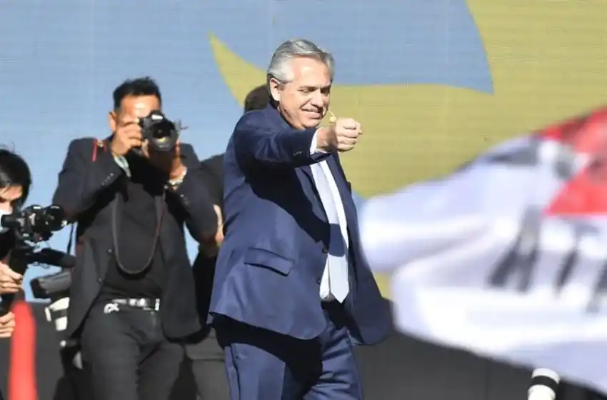 Alberto Fernández: “Escuché decir, ‘¿Si perdieron qué celebran?’ Y yo les digo: el triunfo no es vencer sino nunca darse por vencido”
