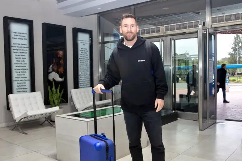 Messi llegó a la Argentina para sumarse a la Selección en la previa al partido frente a Ecuador