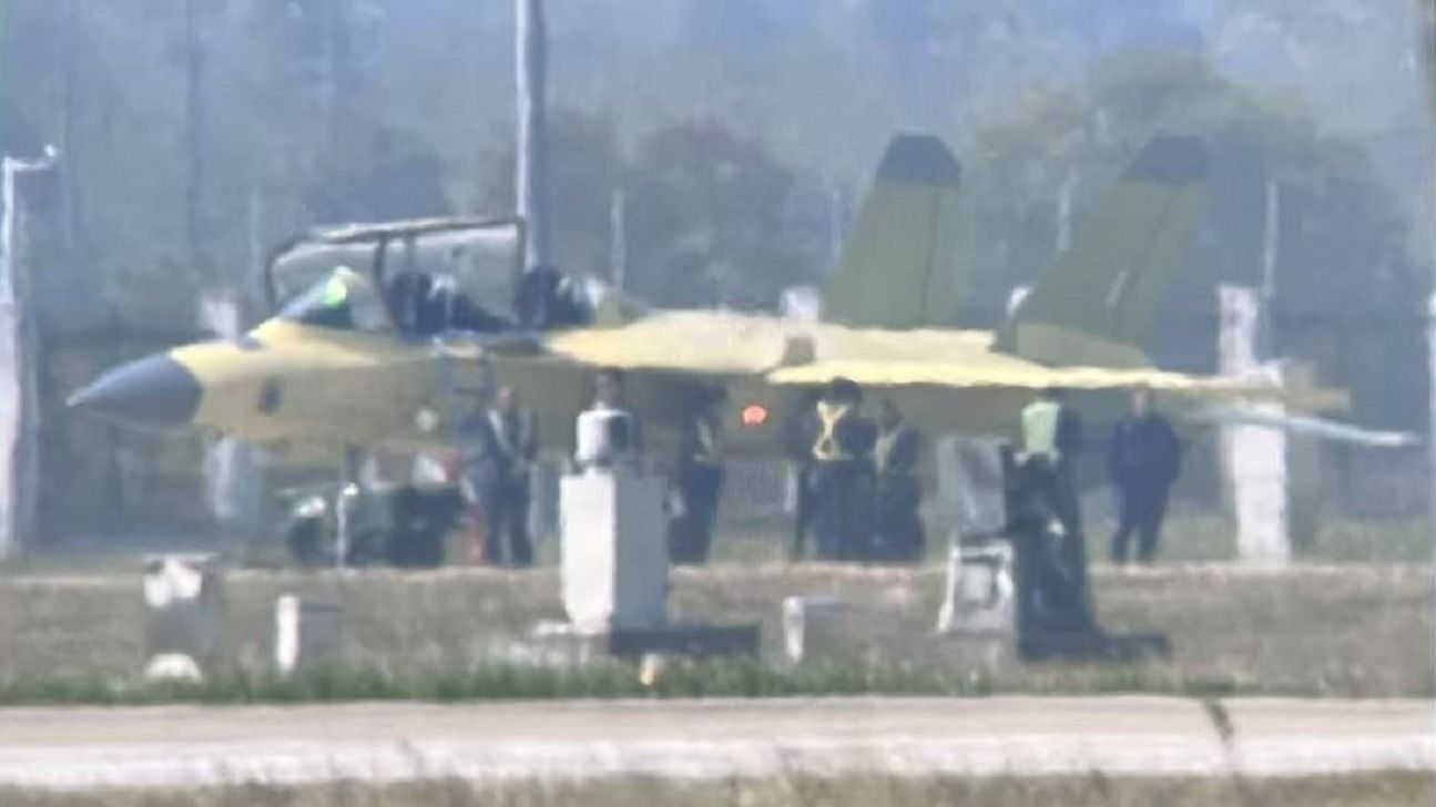 China realizó el primer vuelo de su nuevo entrenador derivado del JL-10, diseñado para entrenamiento de quinta generación y como agresor.