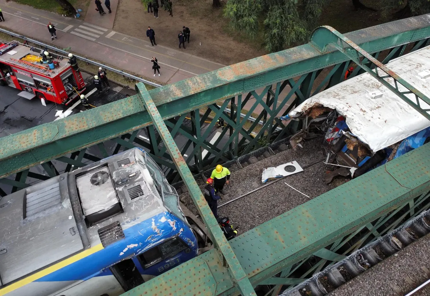 Un tren de la línea San Martín chocó con otra formación y descarriló