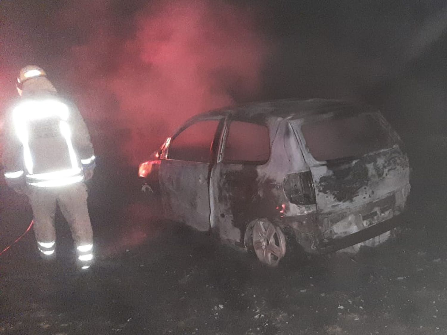 Incendio total de un auto en Ruta 12