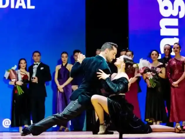 Una pareja argentina se impuso entre 800 duplas y ganó el Mundial de Tango: “Reivindicamos el romance y la ternura”
