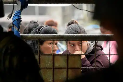 Familiares están a las expectativas después de la masacre