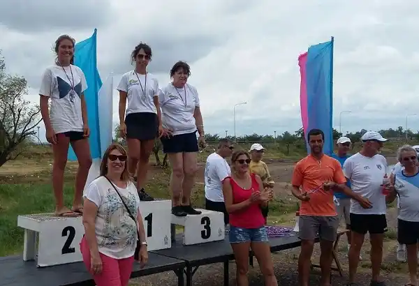 Buena participación de los remeros de Regatas en Federación