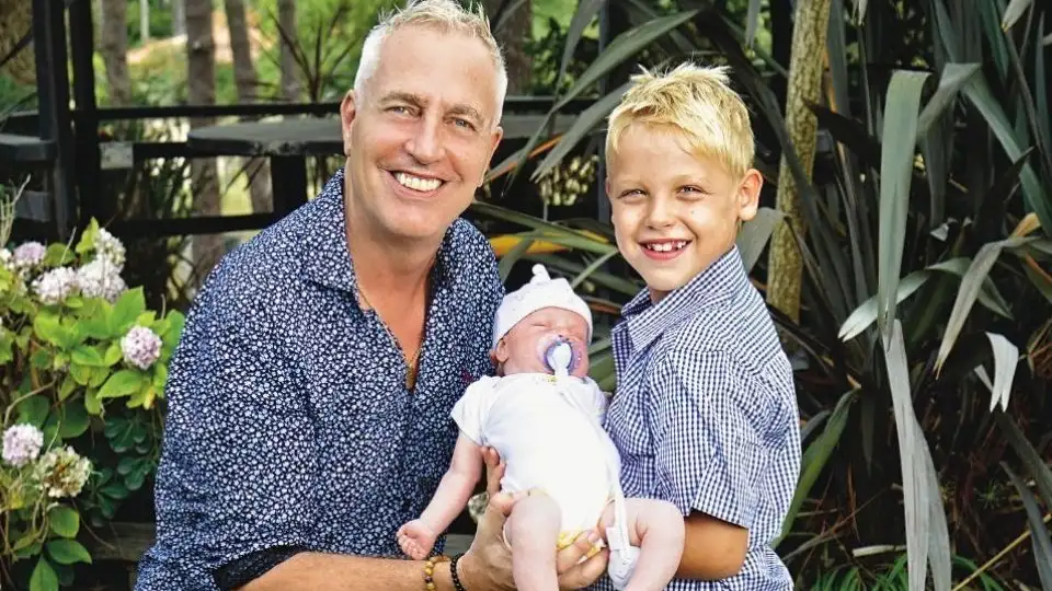 Marley junto a sus hijos.