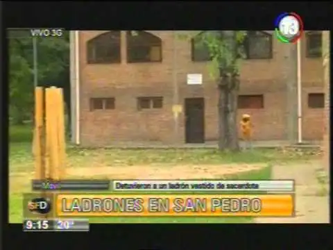 Se vistió de cura para robar