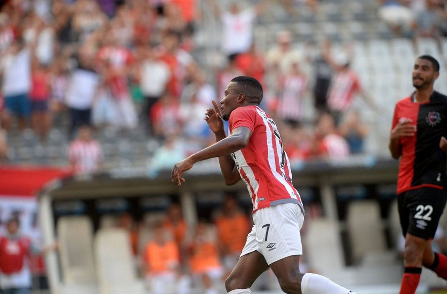 Estudiantes, muy superior, aplastó a Newell’s