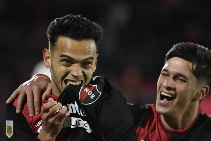 Newell’s le ganó a Lanús en el Coloso y es puntero de su zona en la Copa de la Liga