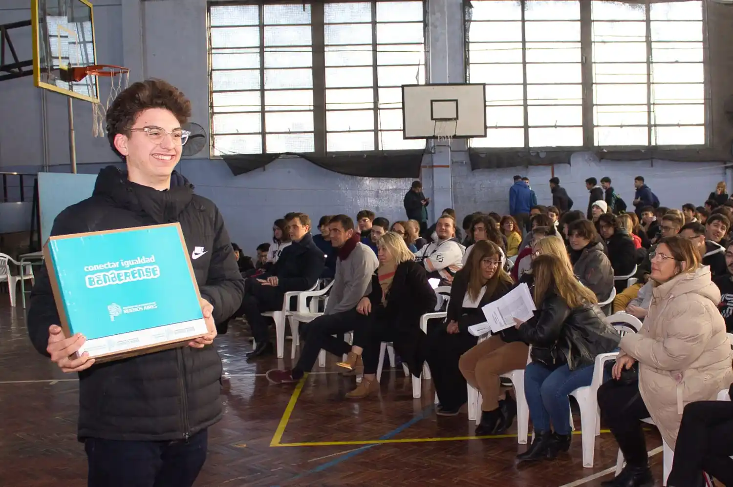 Comenzaron los actos de entrega de notebooks en Tandil.