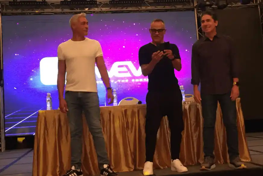 Johnny, Miguel y Ricky, los exintegrantes de Menudo que llegaron a Caracas. Foto CL