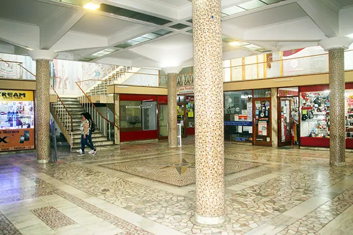 Las galerías comerciales sin el brillo y atractivo de otros tiempos