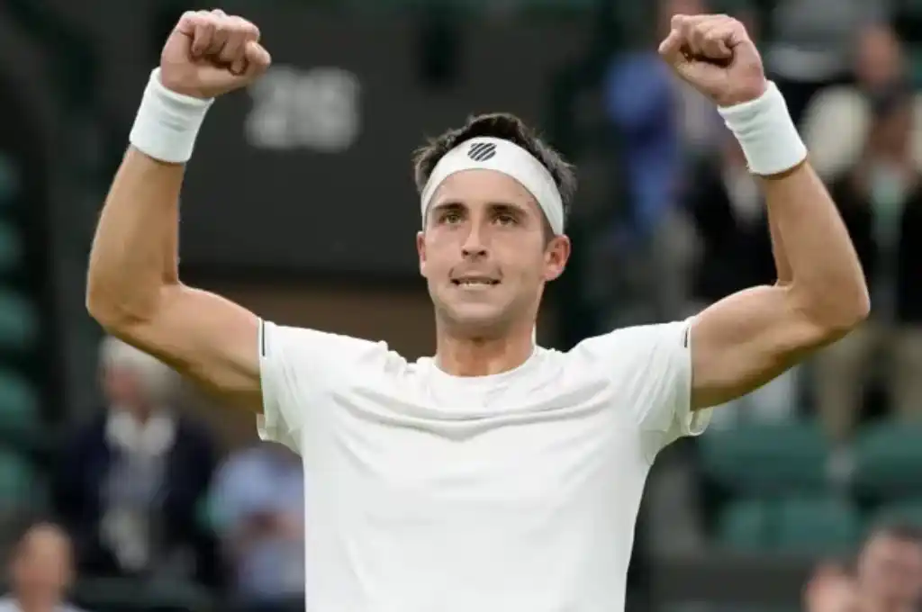 Tomás Etcheverry ganó y pasó a la segunda ronda en Wimbledon