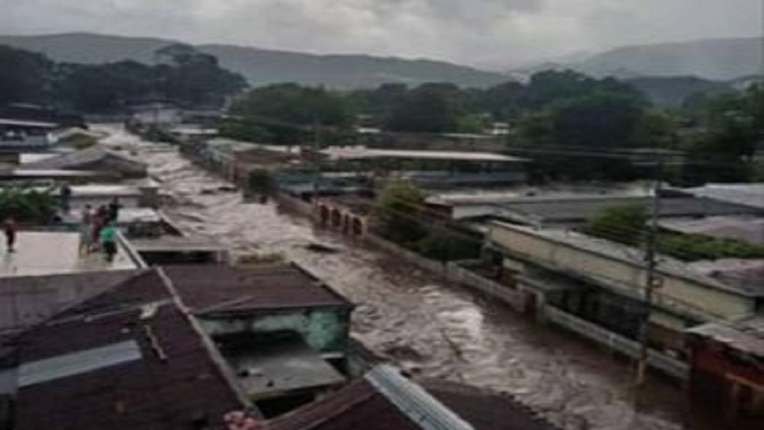 ¡EMERGENCIA EN SUCRE! Hay un muerto y grandes pérdidas materiales por el desbordamiento de ríos  (+Videos y fotos)