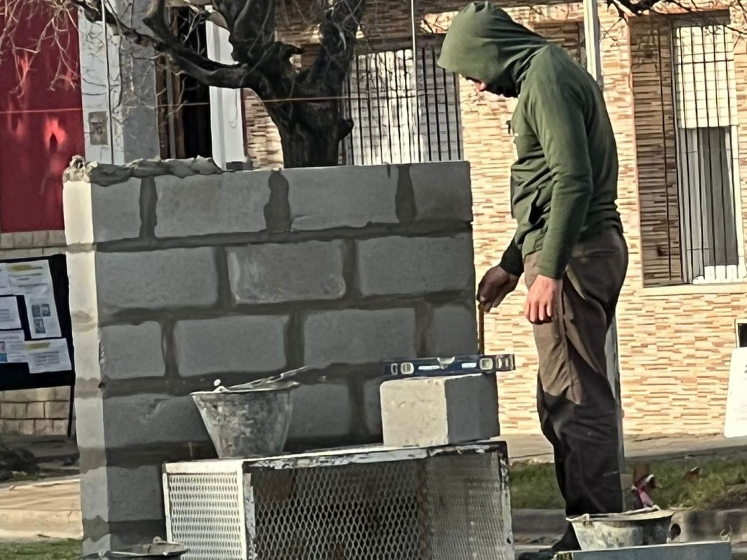 "¿Qué están construyendo en Sarmiento y 3 de Febrero?"