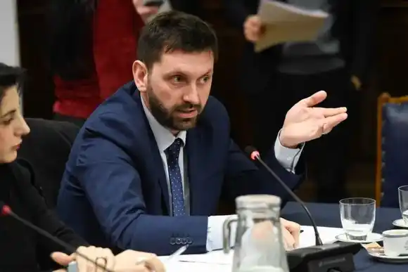 "Es patética la posición del Gobierno": el diputado necochense Juliano criticó el faltazo de funcionarios a Diputados