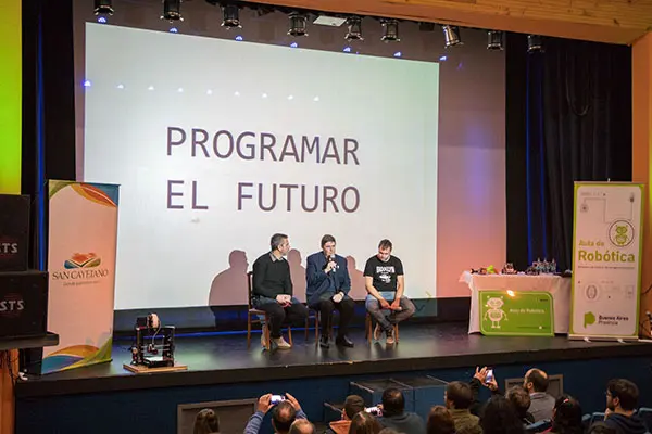 Presentaron el aula de robótica  que funcionará en San Cayetano