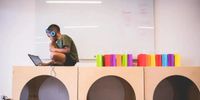 ¿El futuro de la enseñanza?: la escuela que revoluciona la educación con IA y dos horas de clases por día