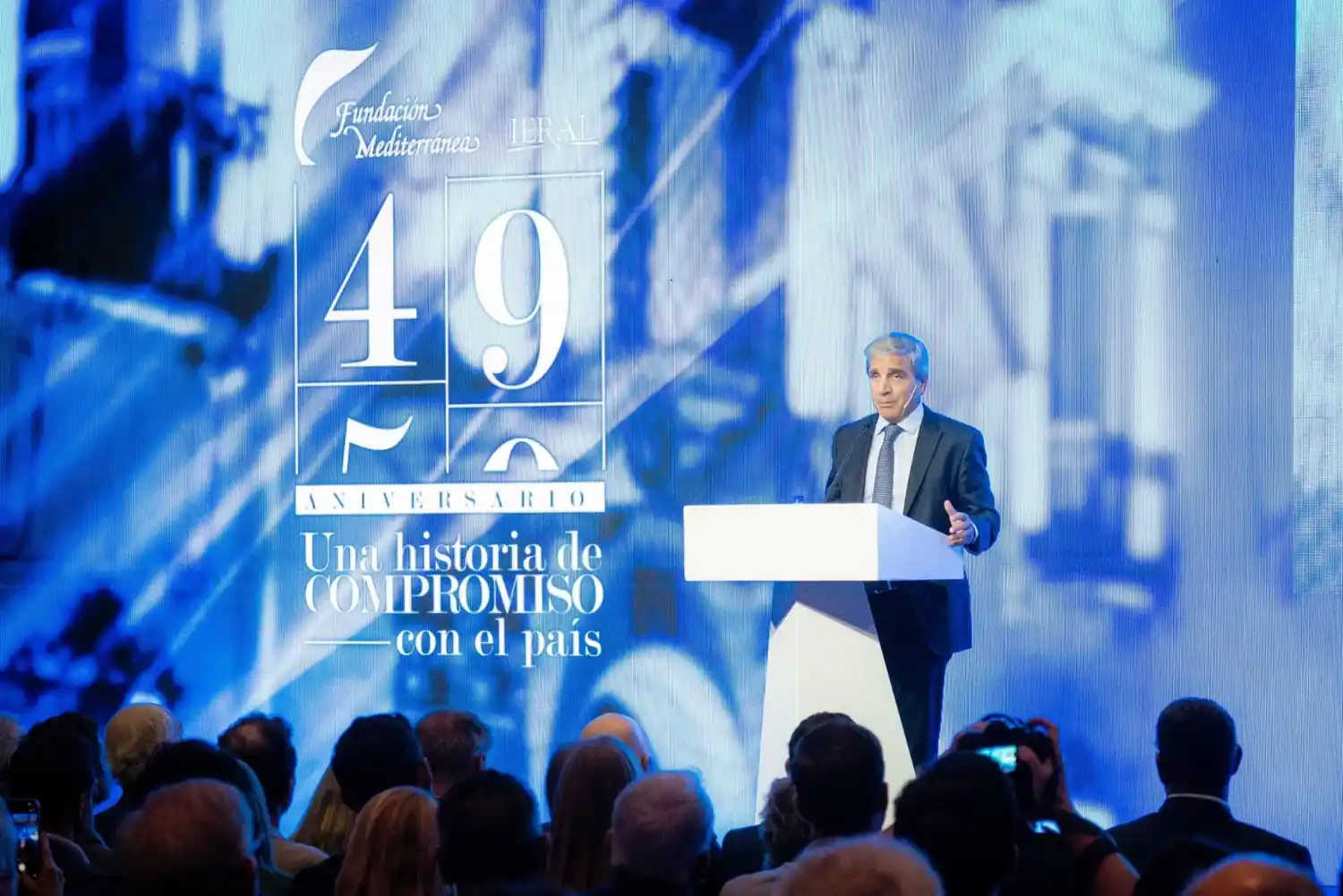 Exposición de Luis Caputo, ministro de economía, en la Fundación Mediterránea.