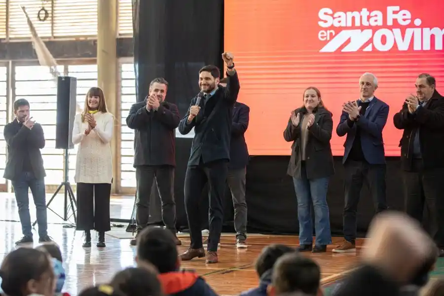El gobernador Pullaro presentó el programa "Santa Fe en movimiento"