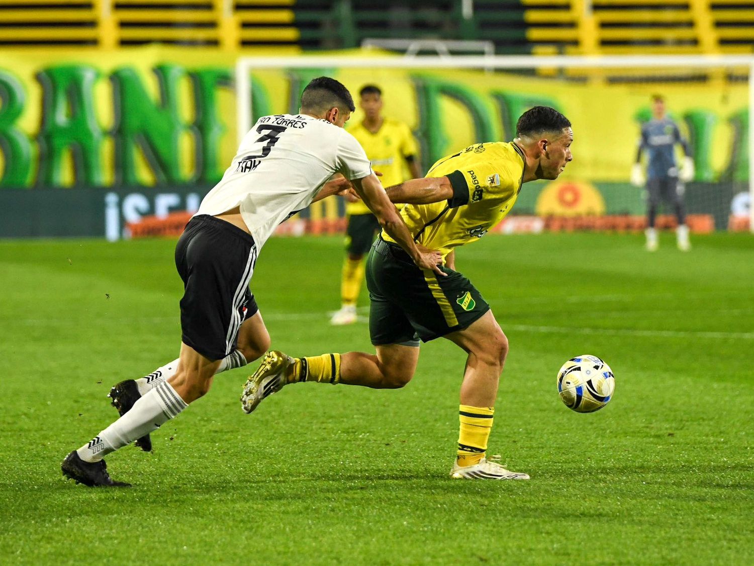 Defensa y Justicia fue más que Riestra y sube en la tabla