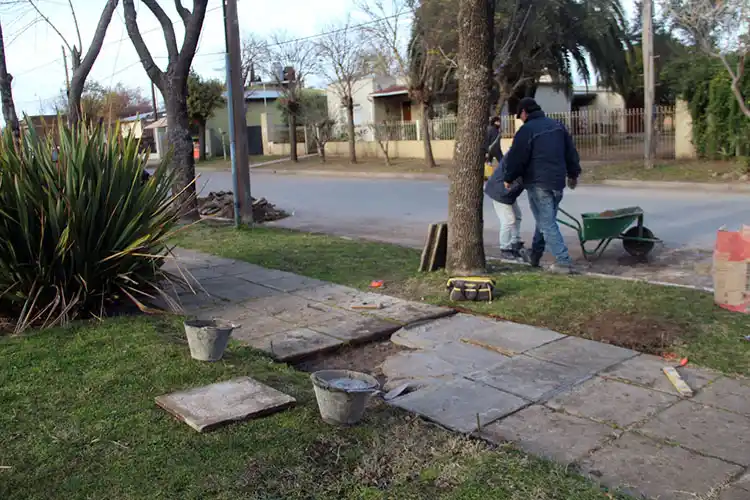 Realizan mejoras en la plaza Independencia