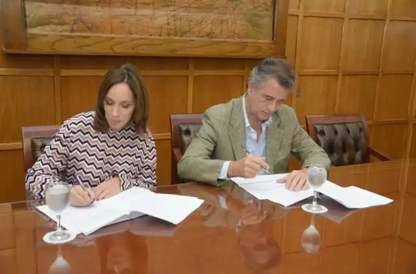 Nación efectivizó el traspaso de los silos a la Provincia