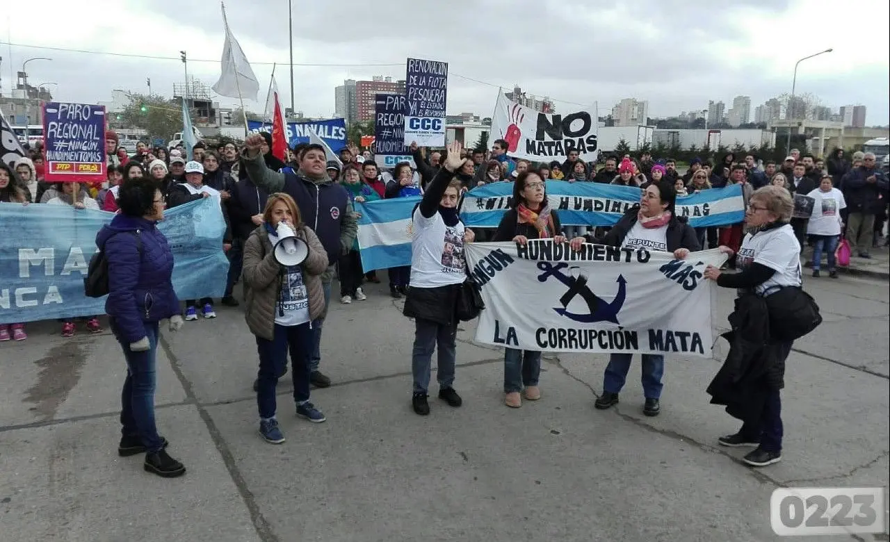 En Mar del Plata marcharon para pedir la aparición del Rigel: "Esto ya lo vivimos"