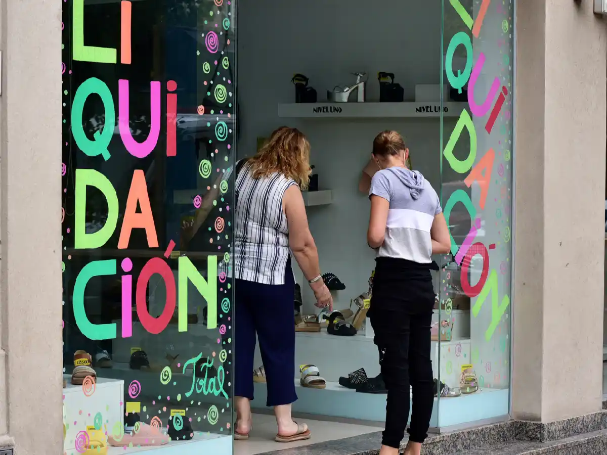  La tercera ola adelantó las  liquidaciones en el comercio