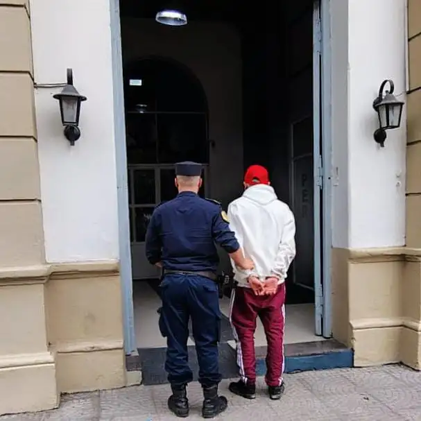 Un hombre fue detenido tras agredir a su hermano y hermana menor