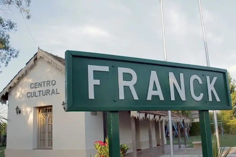 Calles limpias en Franck: prohibieron la fijación de cartelerías de propaganda política