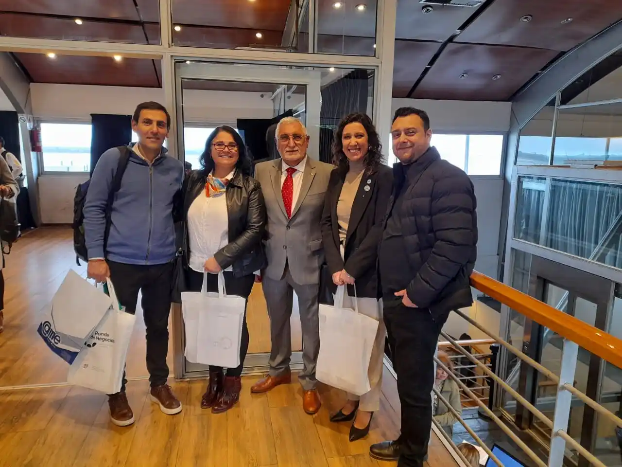 Industriales, comerciantes y funcionarios municipales participaron del encuentro.