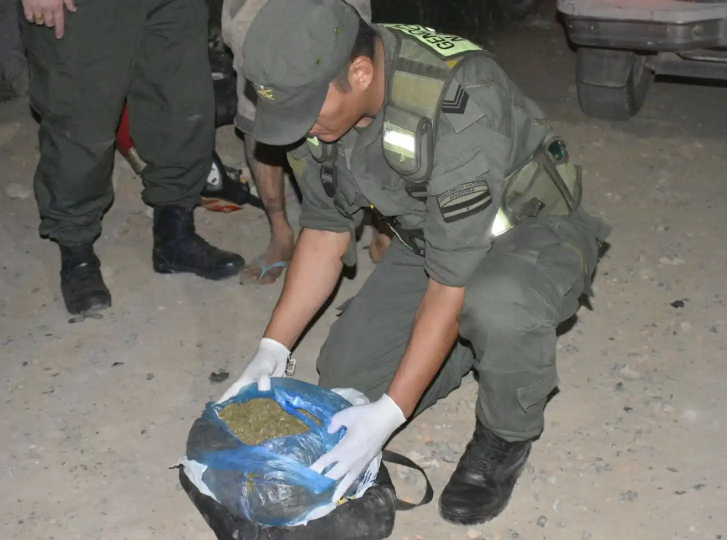 Paraguayo intentó darse a la fuga con una mochila cargada con marihuana