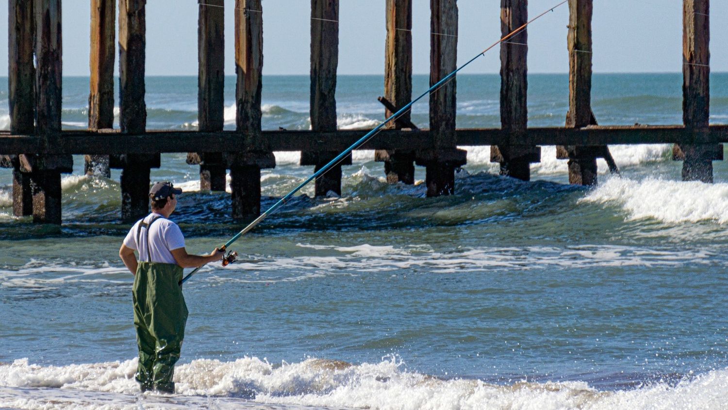 Mar. Una opción para pescar junto al muelle