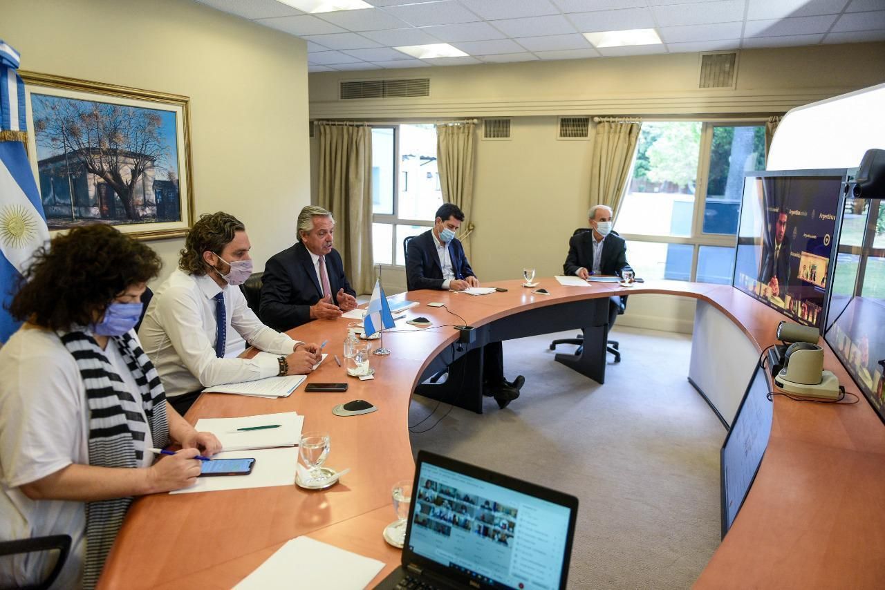 El Presidente analiza con gobernadores medidas ante la suba de contagios