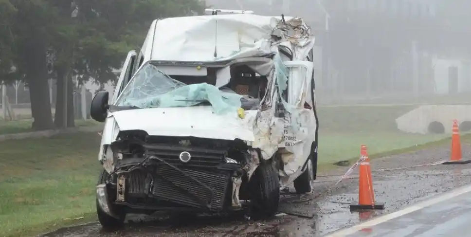 Santa Fe: 11 muertos en el accidente de una combi que transportaba docentes