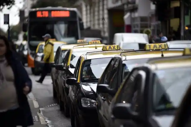 Los titulares de taxis piden “un aumento urgente” de la tarifa