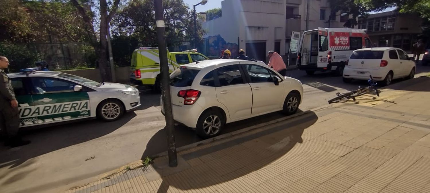 El episodio tuvo lugar en calle Saavedra, entre Alvear y Chacabuco. Foto: Bomberos Voluntarios de Venado Tuerto.