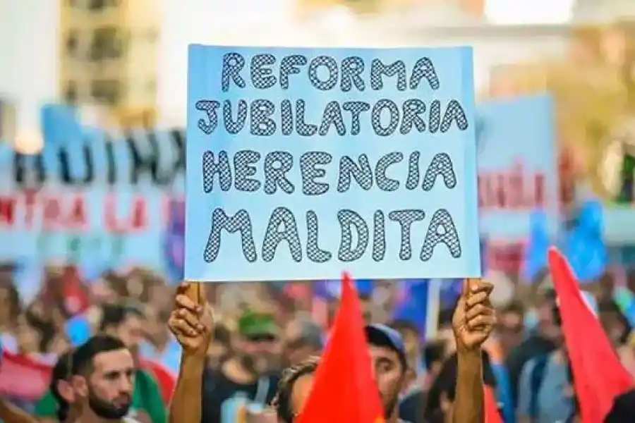 Uruguay salió a las calles contra la reforma jubilatoria que impulsa el gobierno