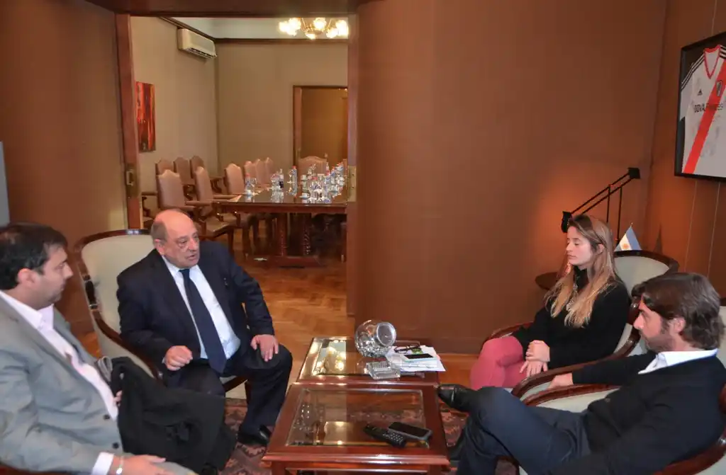 Positivo encuentro entre Salvai y Arroyo