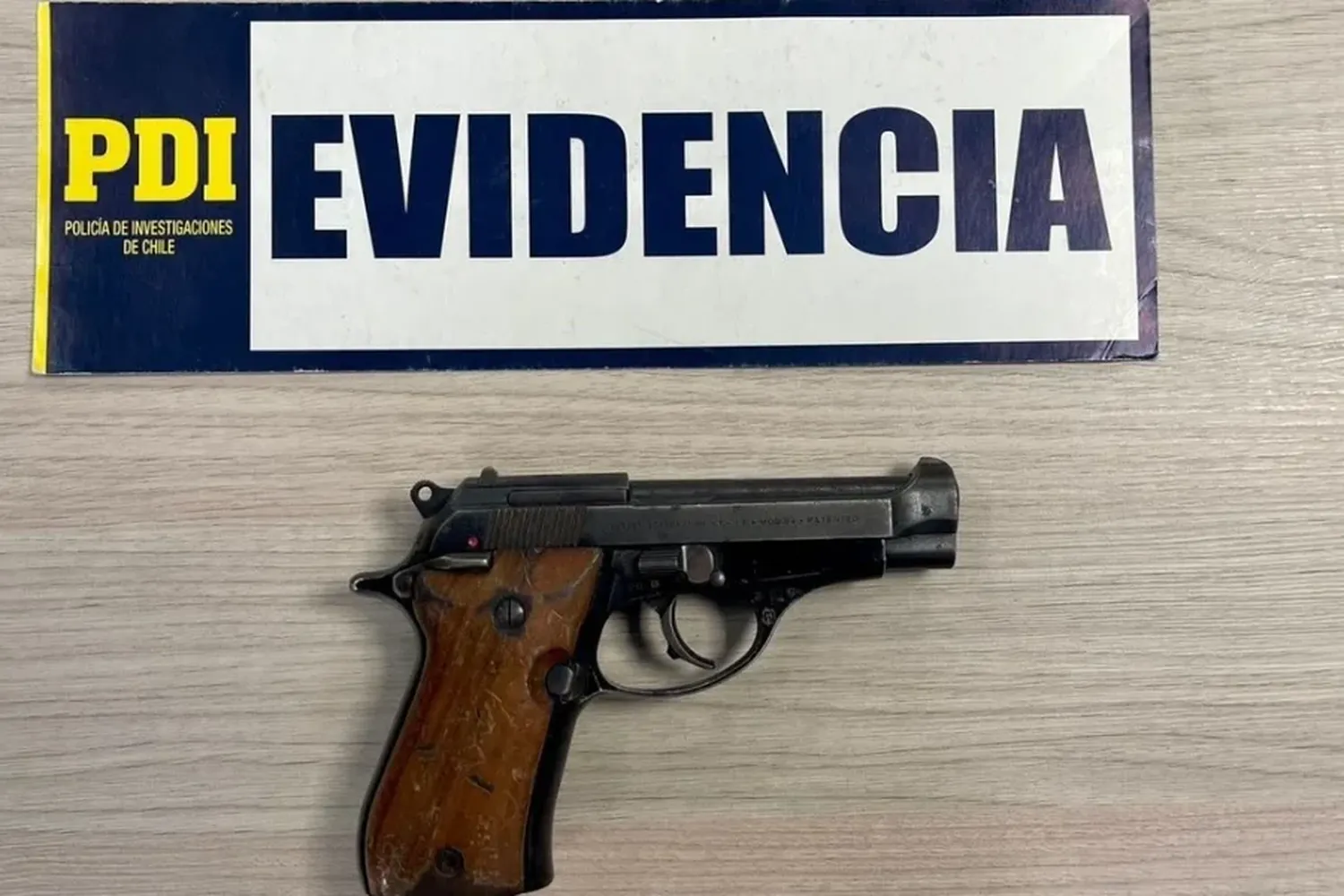 En poder de una pandilla: encontraron la pistola perdida de Augusto Pinochet