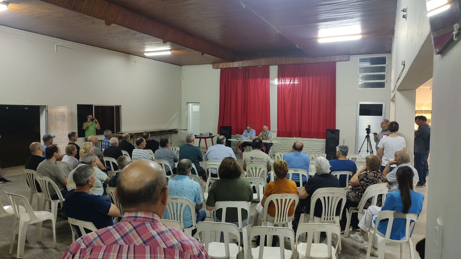 Productores y autoridades comunales debatieron el esquema de pago por la obra de la Ruta 70-S