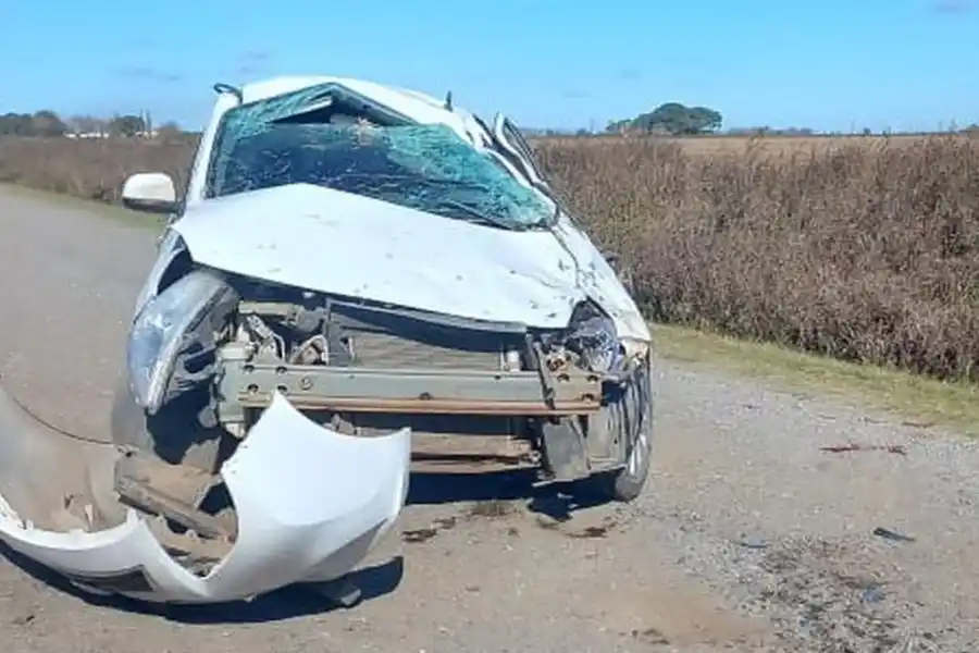 Una mujer con su hija de 7 años se accidentaron en un fuerte vuelco en Larrechea