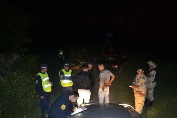 Localizan un auto en Ruta 20 con armas y un novillo carneado