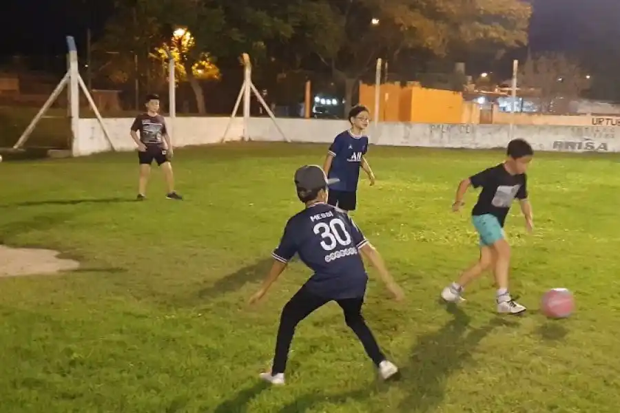 Revuelo en Barrio Villa Podio por la destitución del profesor de la Escuelita de Fútbol