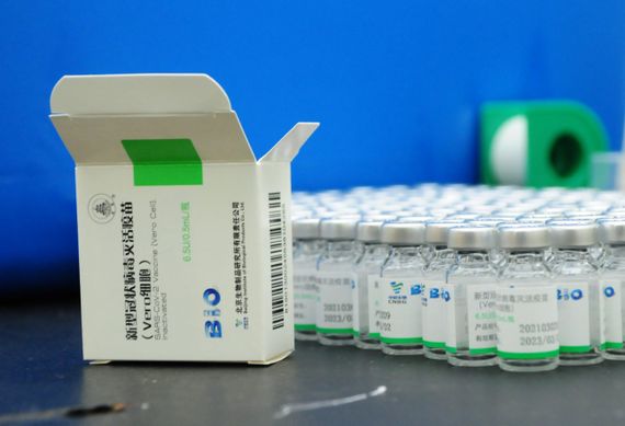 Llegarán un millón de vacunas Sinopharm y se aplicarán a quienes tengan la primera dosis 