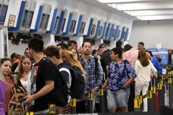 Aeroparque, con todos los vuelos cancelados desde el mediodía