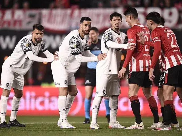 Un Independiente con poco fútbol venció a Estudiantes